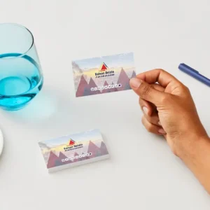 cartão de visitas gourmet com acabamento premium verniz localizado frente e verso - Gráfica Agência